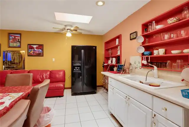 Listing Photo 11