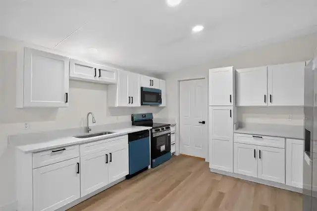 Listing Photo 8