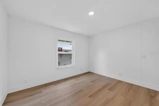 Listing Photo 16