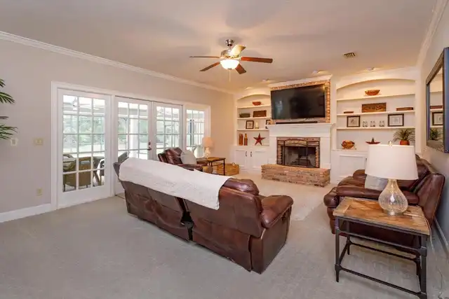 Listing Photo 10