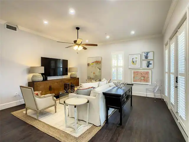 Listing Photo 9
