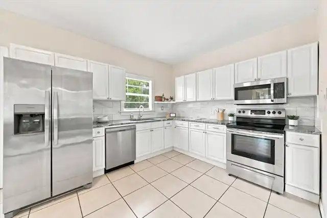 Listing Photo 8