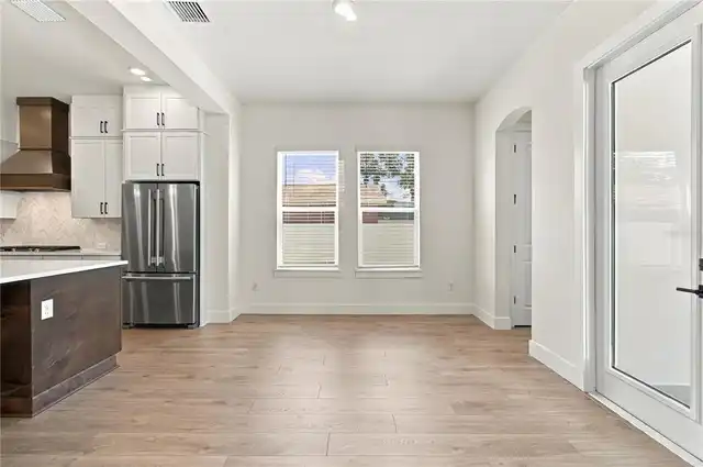 Listing Photo 9