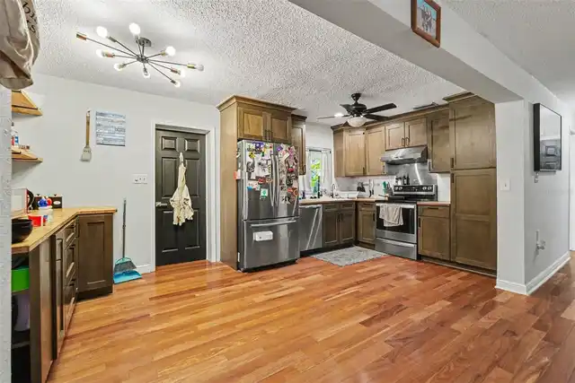 Listing Photo 9