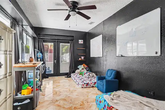 Listing Photo 11