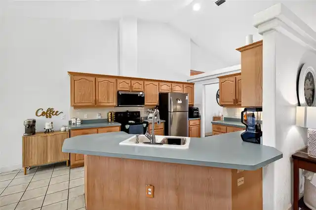 Listing Photo 10