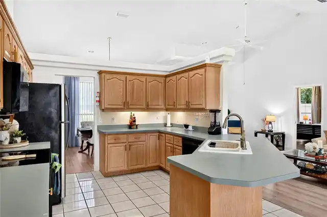 Listing Photo 11