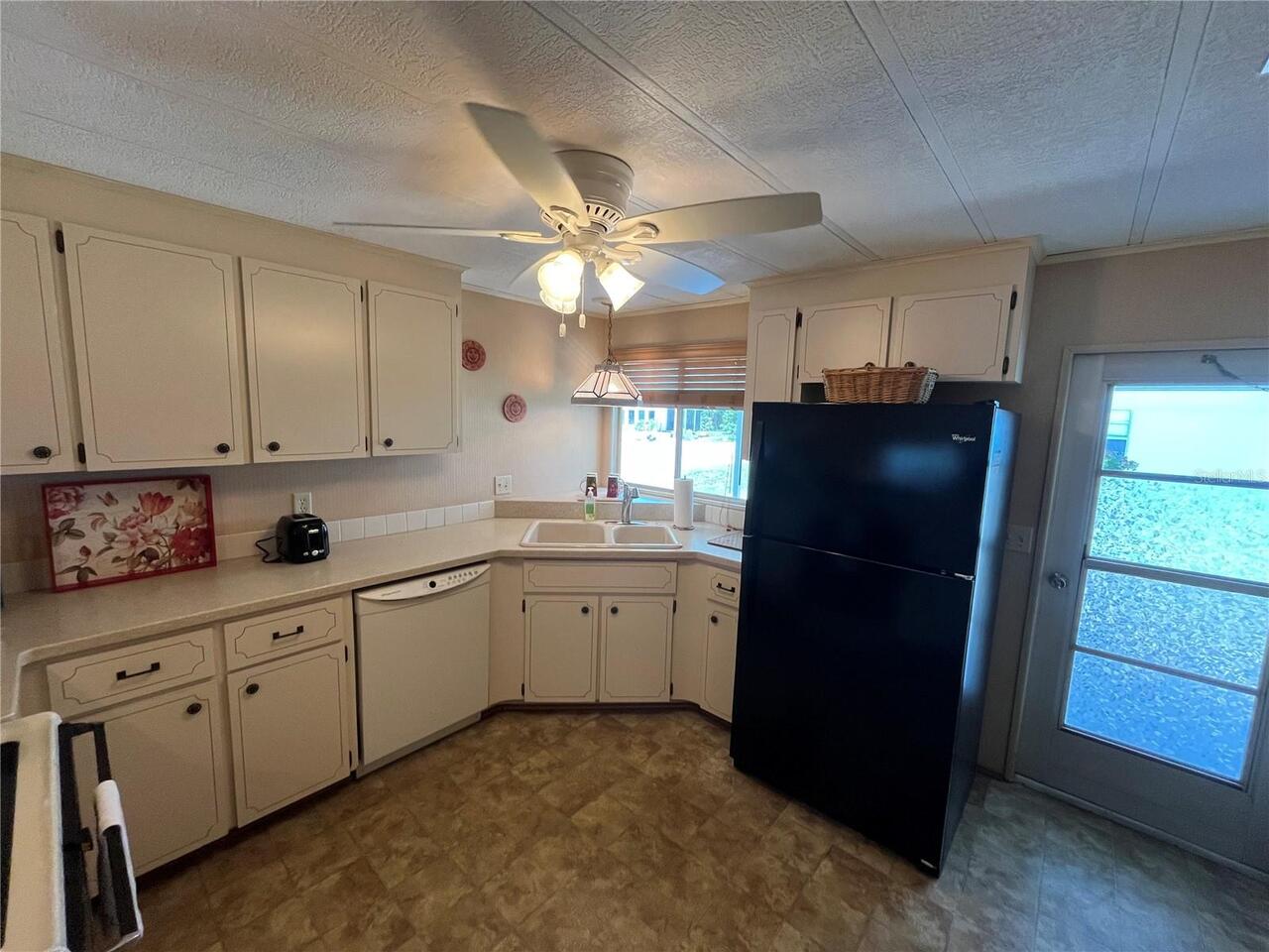 Listing Photo 16