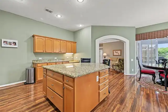 Listing Photo 9