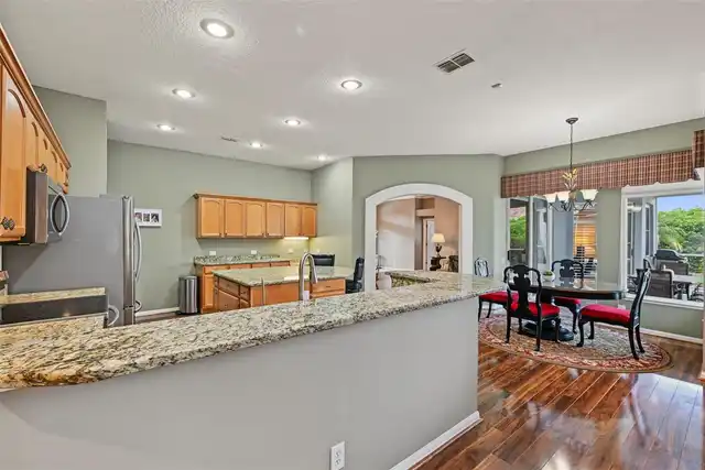 Listing Photo 12