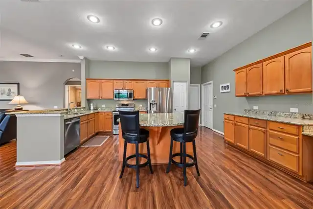 Listing Photo 8