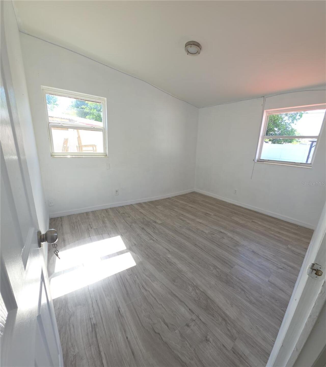 Listing Photo 8