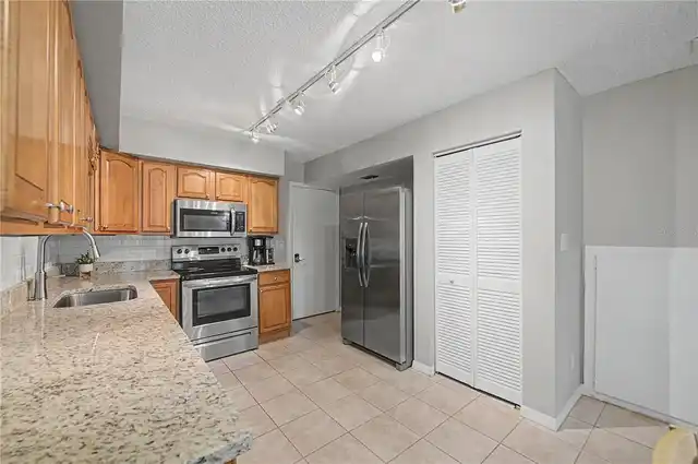 Listing Photo 11