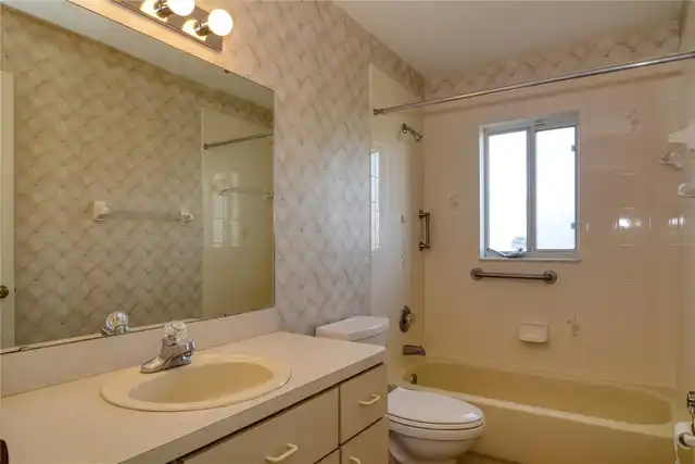 Listing Photo 10