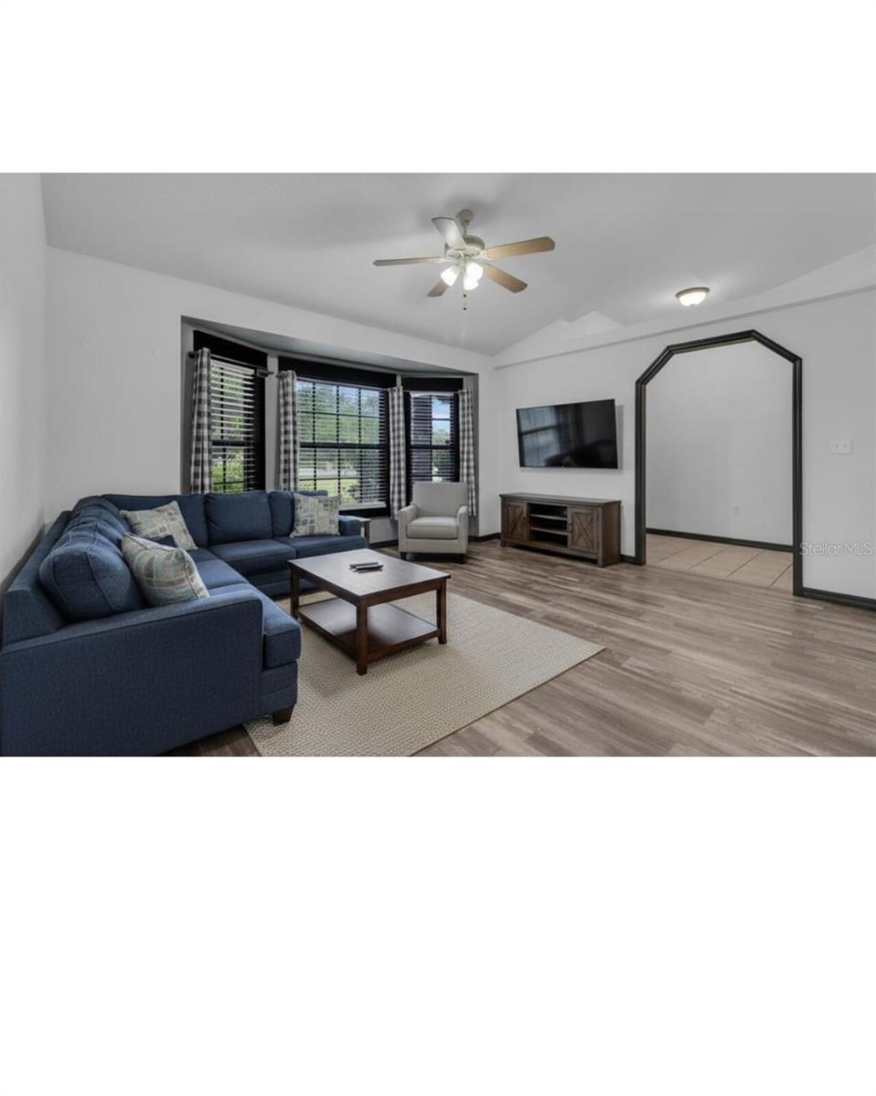 Listing Photo 11