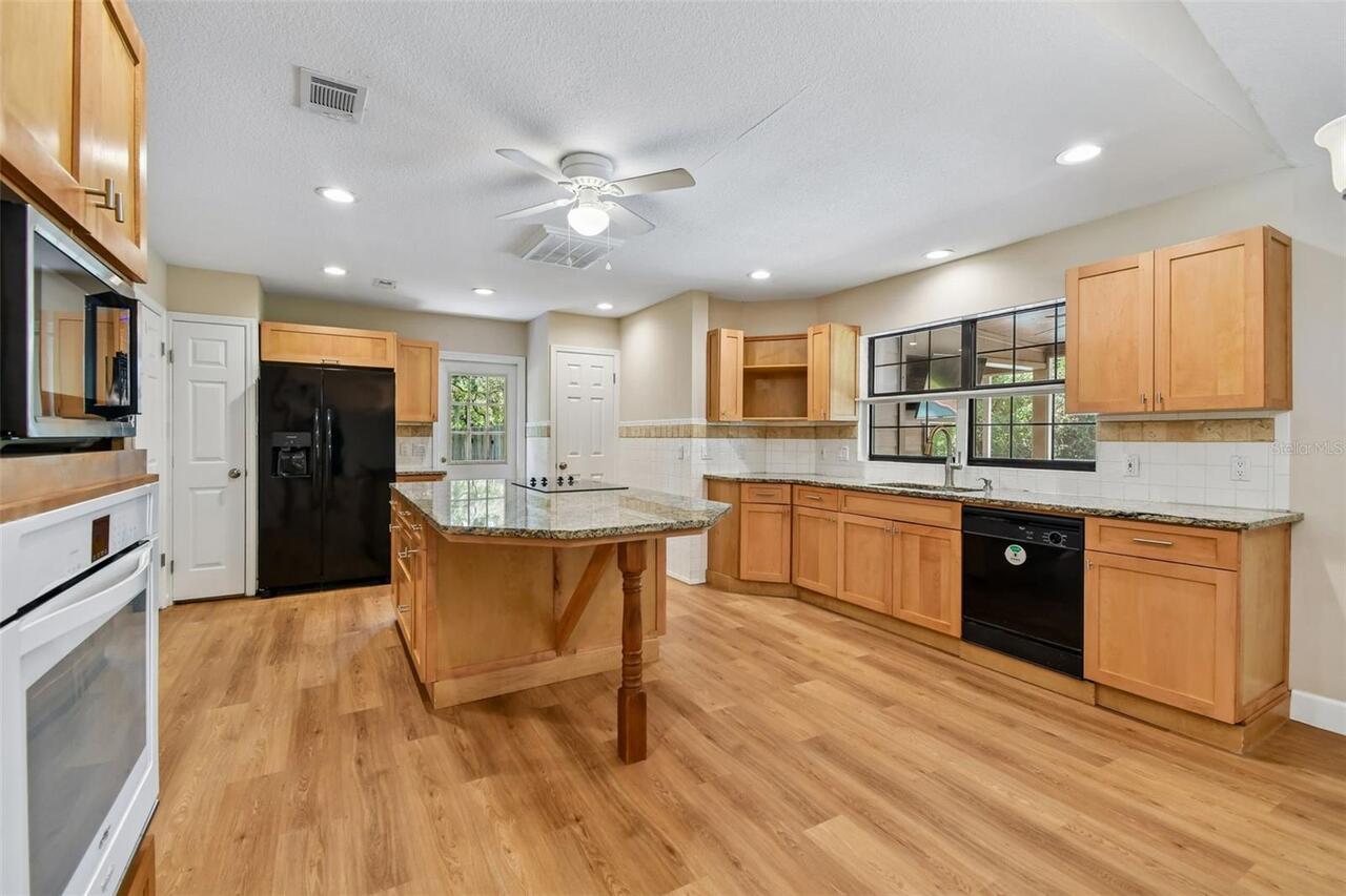 Listing Photo 17