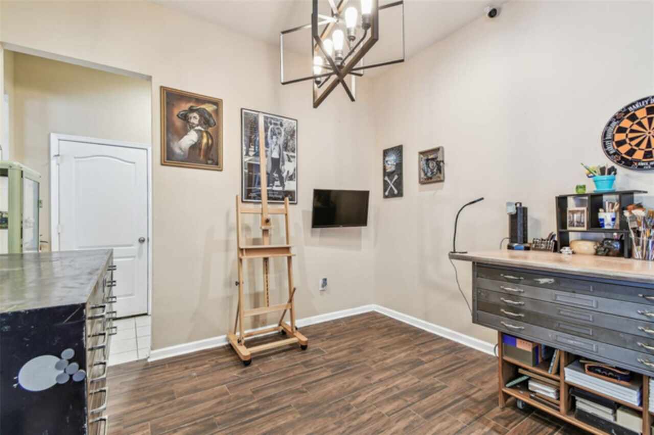 Listing Photo 8
