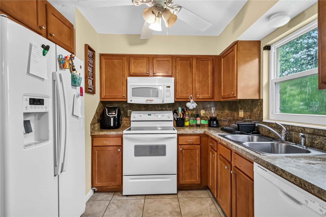 Listing Photo 11