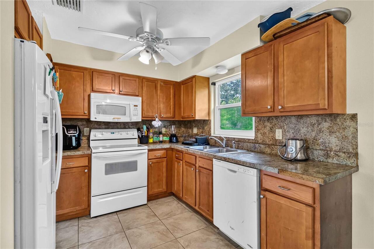 Listing Photo 12
