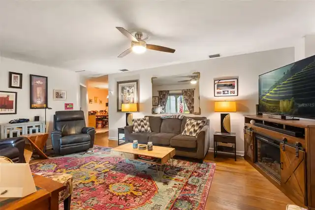 Listing Photo 11