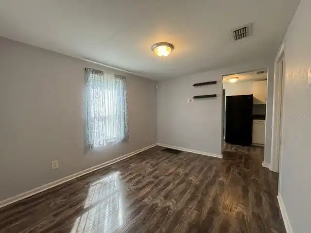 Listing Photo 7