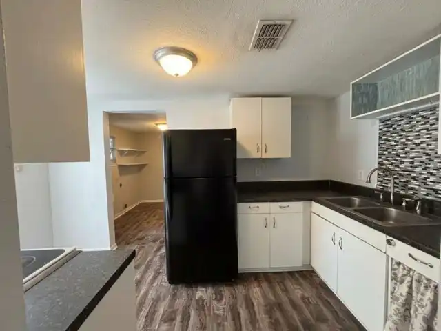 Listing Photo 12