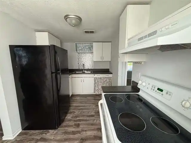 Listing Photo 14