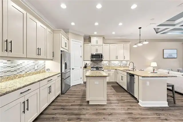 Listing Photo 12