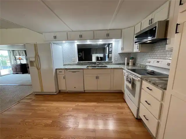 Listing Photo 9