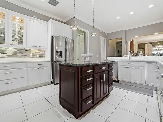 Listing Photo 10