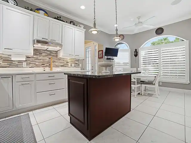 Listing Photo 11