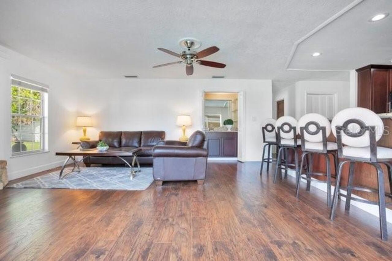 Listing Photo 12