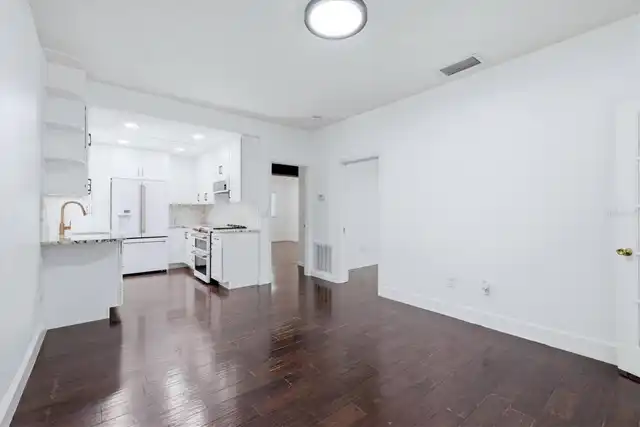 Listing Photo 11