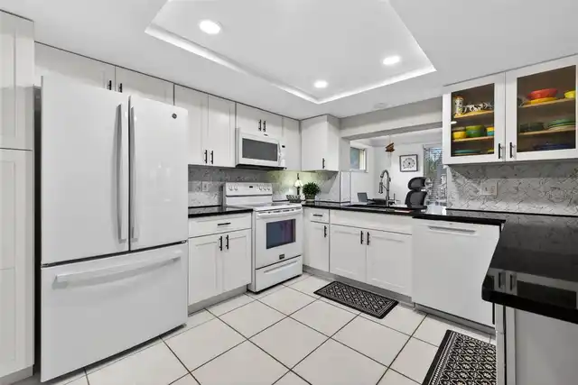 Listing Photo 11