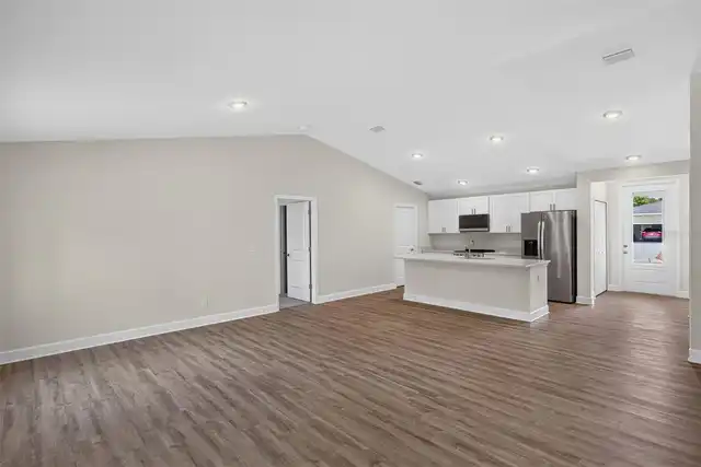 Listing Photo 7