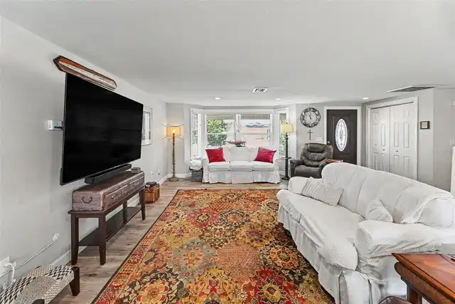Listing Photo 6