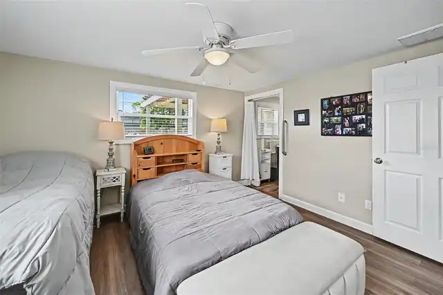 Listing Photo 12