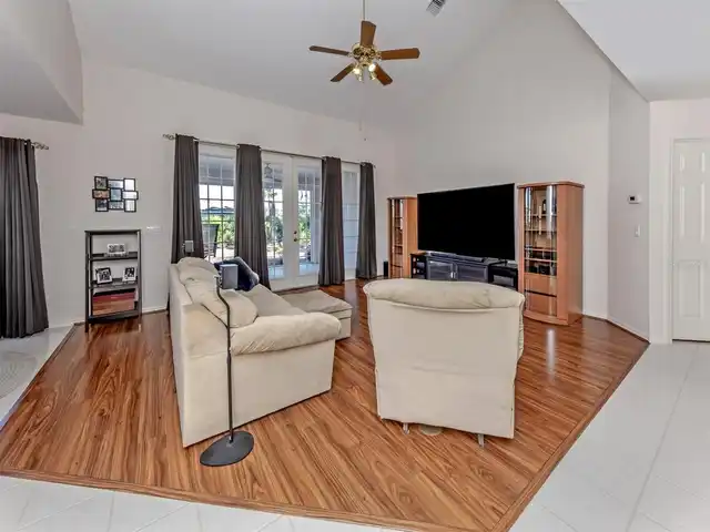Listing Photo 8
