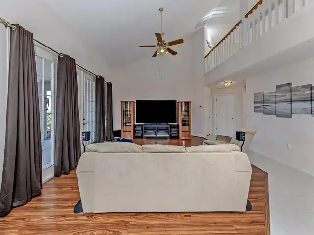 Listing Photo 9
