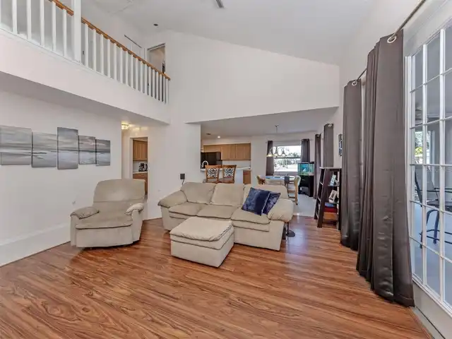 Listing Photo 10
