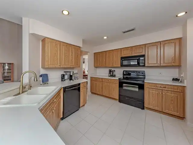 Listing Photo 14