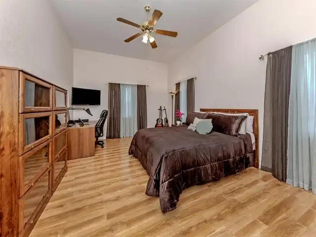 Listing Photo 17