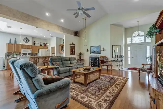 Listing Photo 6