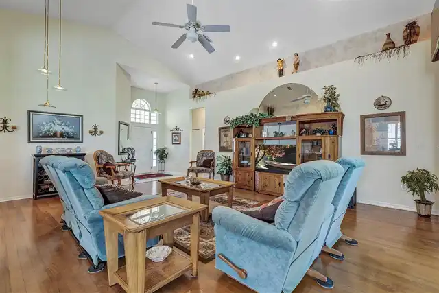Listing Photo 7
