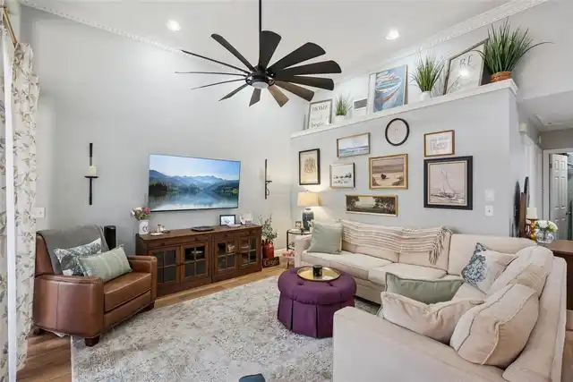 Listing Photo 8