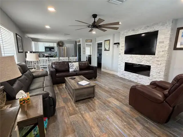 Listing Photo 9