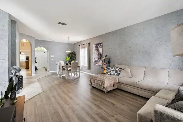Listing Photo 11