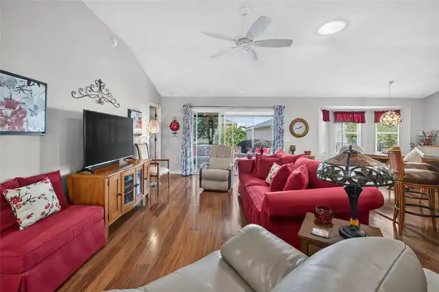 Listing Photo 10