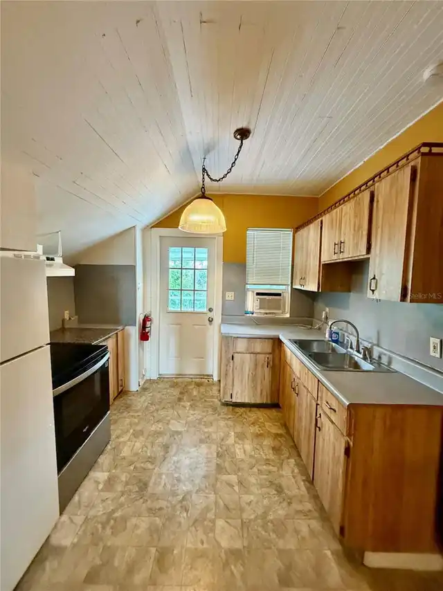 Listing Photo 7