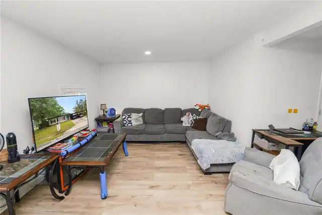 Listing Photo 10